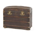 A French cabin trunk,