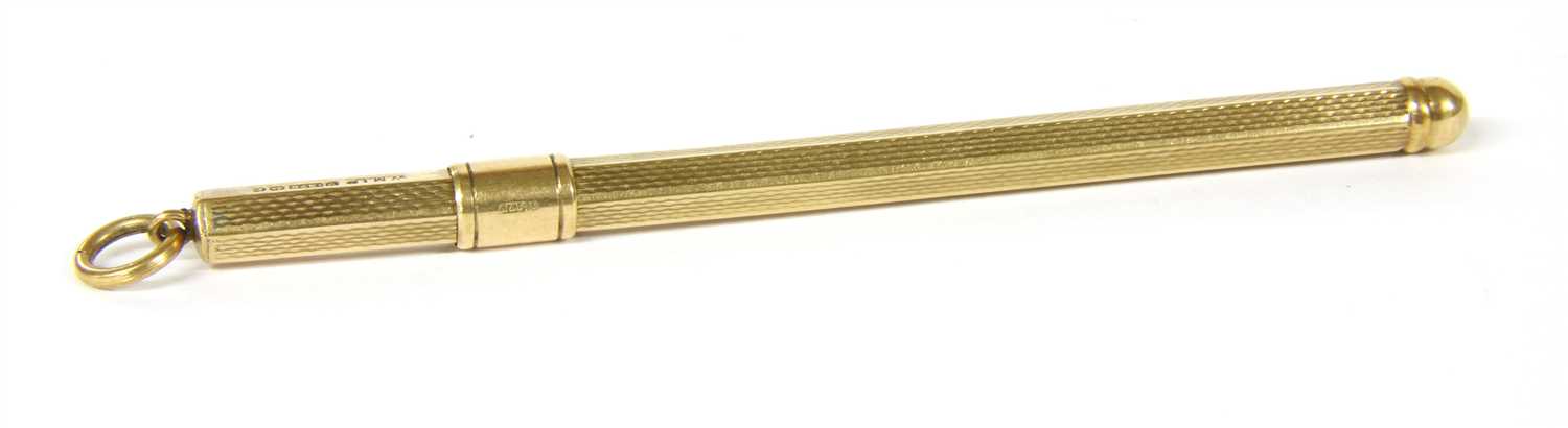 A 9ct gold cocktail swizzle stick,