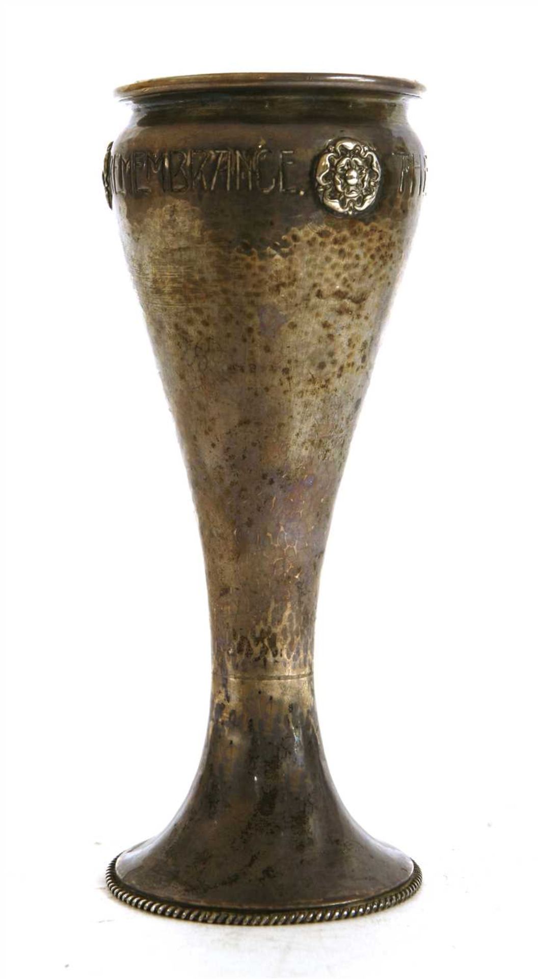 An Arts and Crafts silver vase, - Bild 2 aus 4