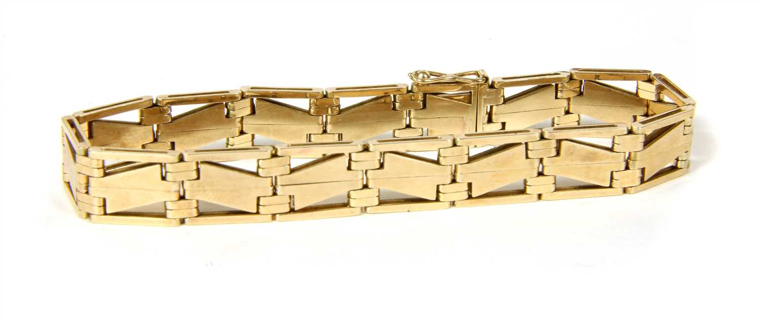 An Art Deco zig zag gate bracelet