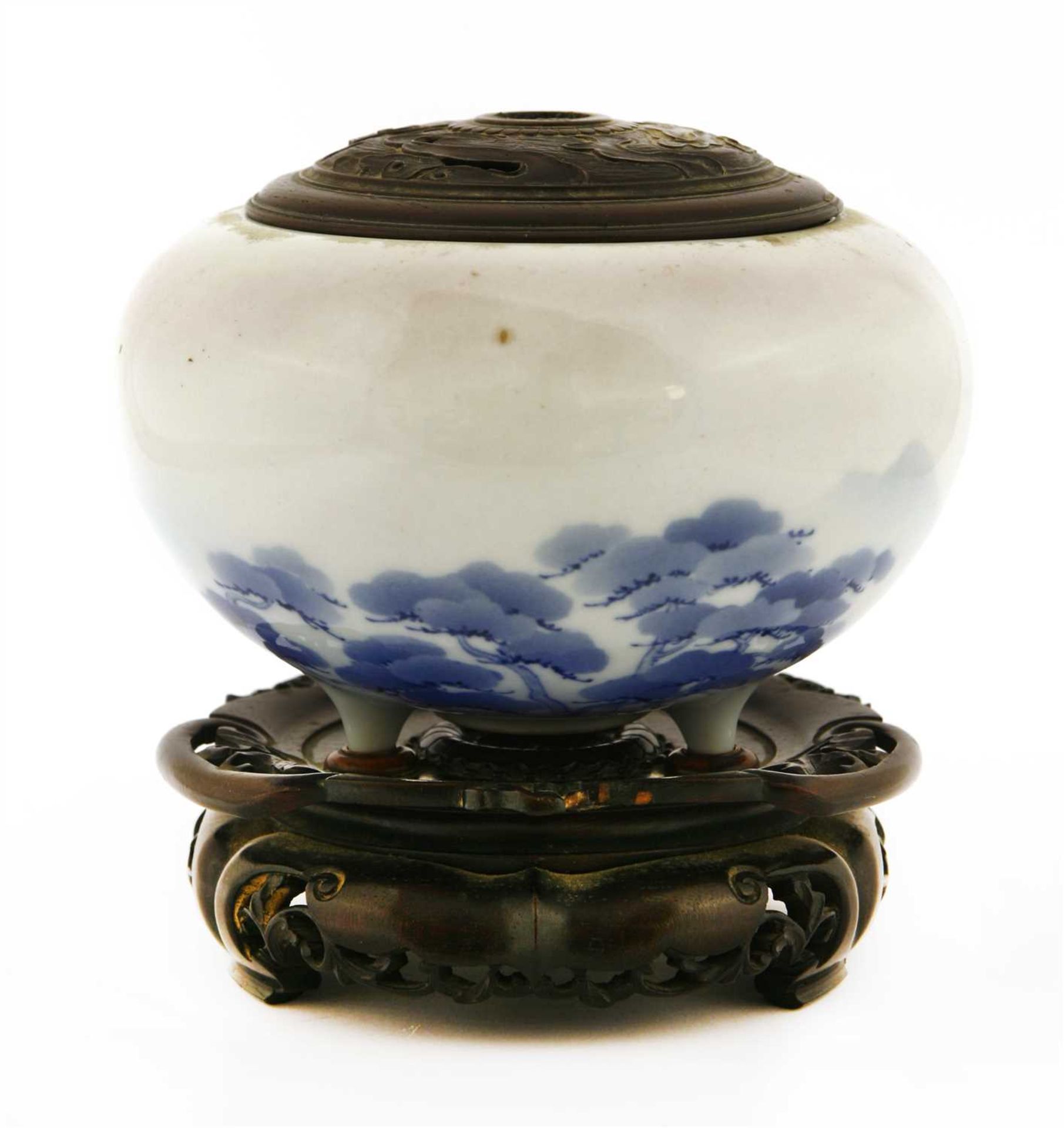 A Japanese blue and white censer - Image 2 of 3