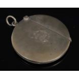 An Edwardian 9ct gold circular disc form vesta case,