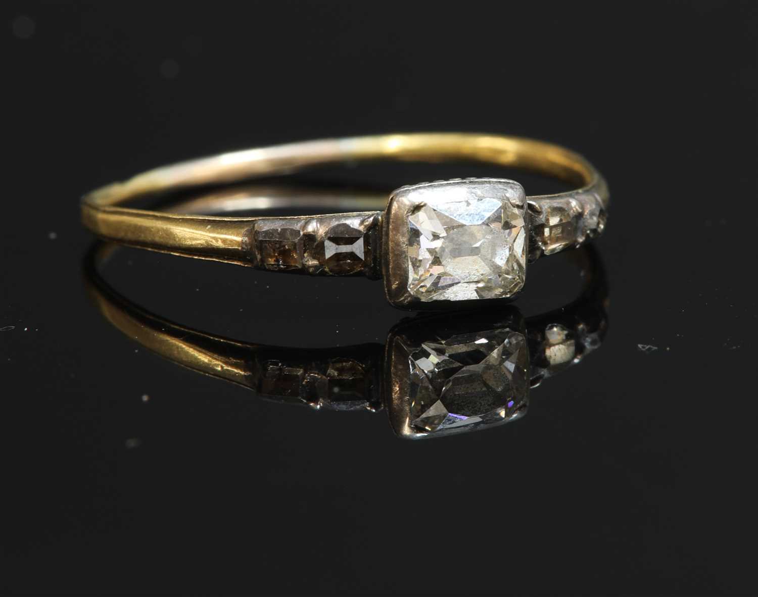 A Georgian single stone diamond ring,