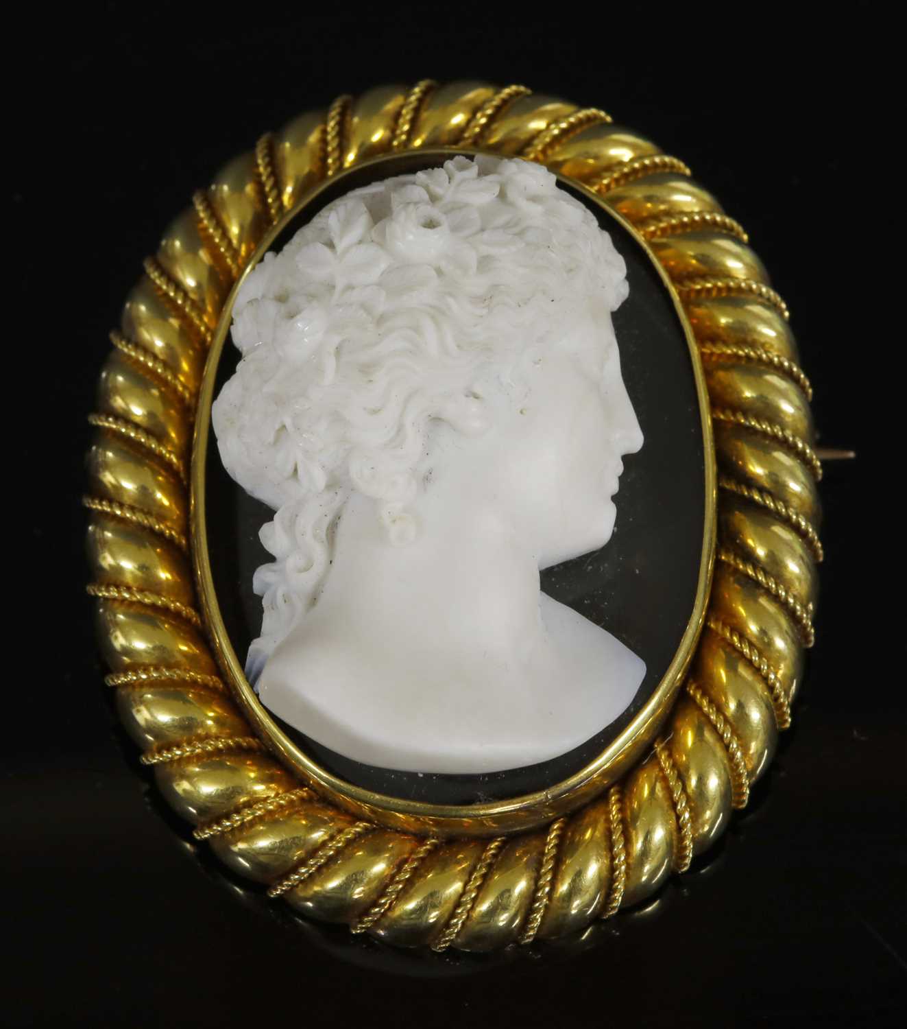 A cased Victorian gold carved hardstone cameo brooch,