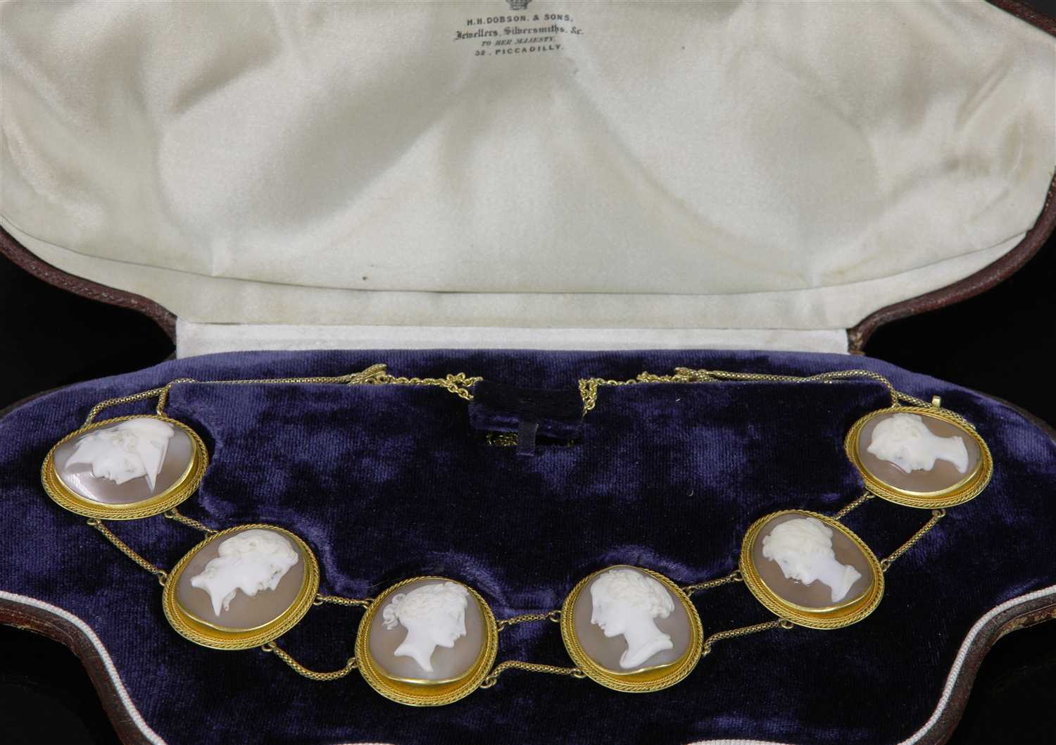 A cased Italian gold carved shell cameo necklace, c.1830, - Image 5 of 5