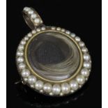A Georgian cased gold and split pearl memorial pendant brooch, c.1810,