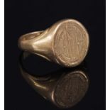 A gentlemen's gold oval signet ring,