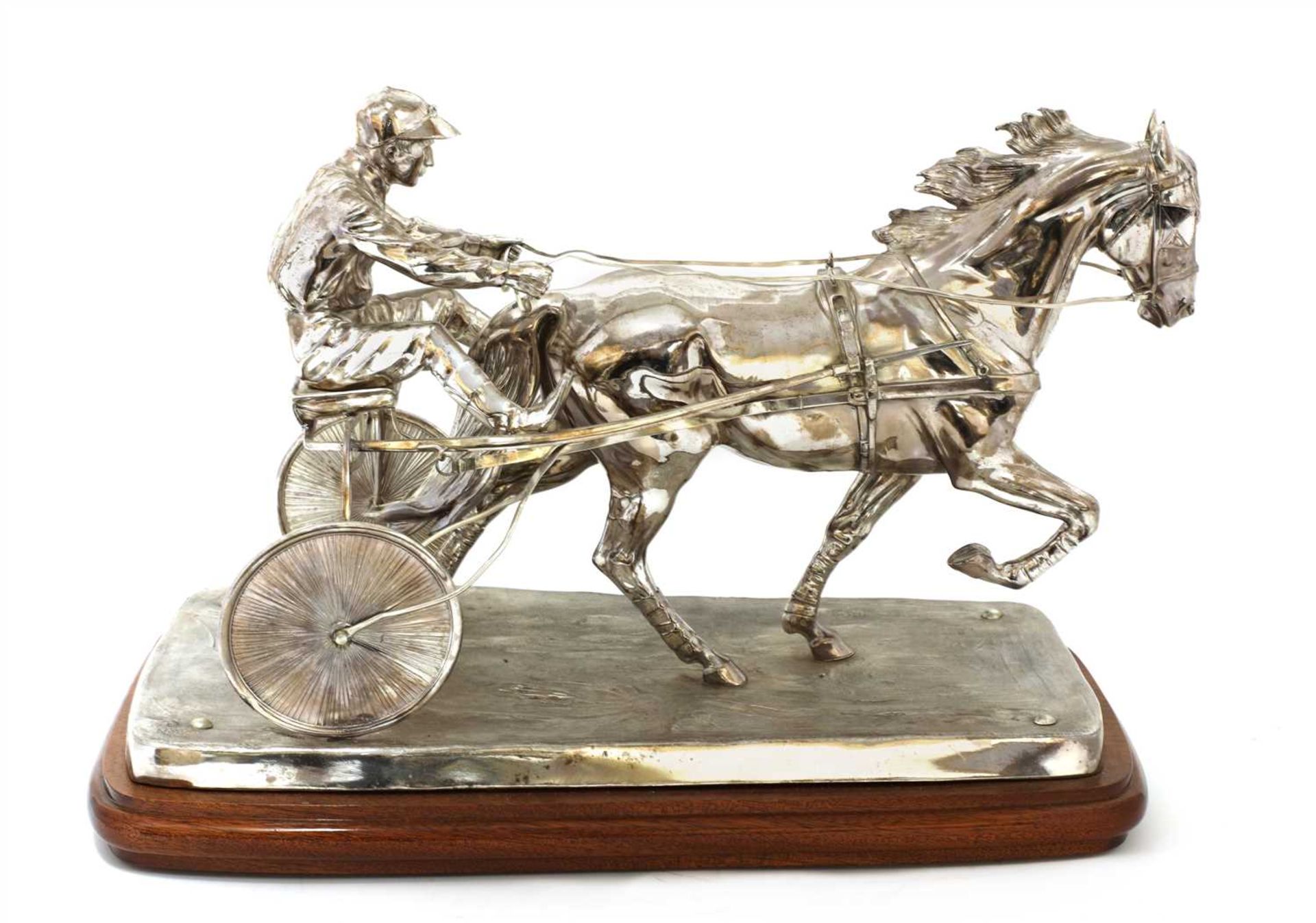 A well modelled silver-plated harness racing trophy, - Bild 5 aus 5