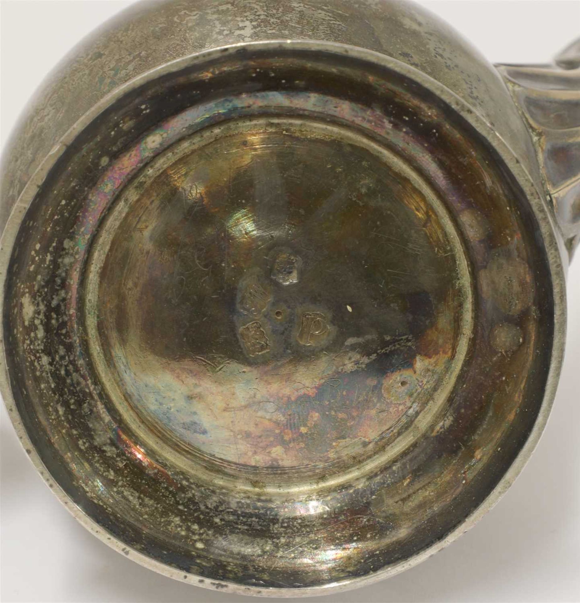 A George II silver hot water pot, - Bild 3 aus 3