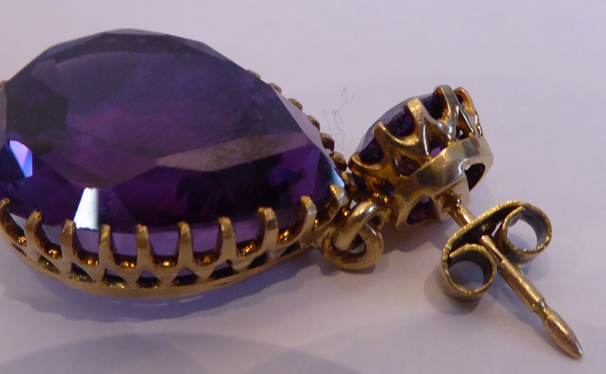 A pair of yellow metal drop earrings set with large pear-shaped hand-cut amethysts - Image 3 of 11