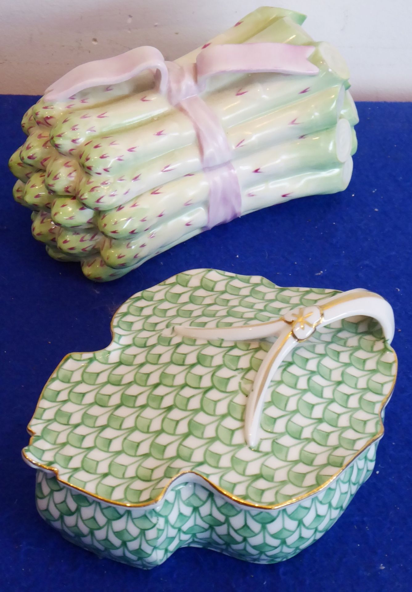 A Herend porcelain trinket box and cover modelled as a bunch of asparagus tied with a bow,