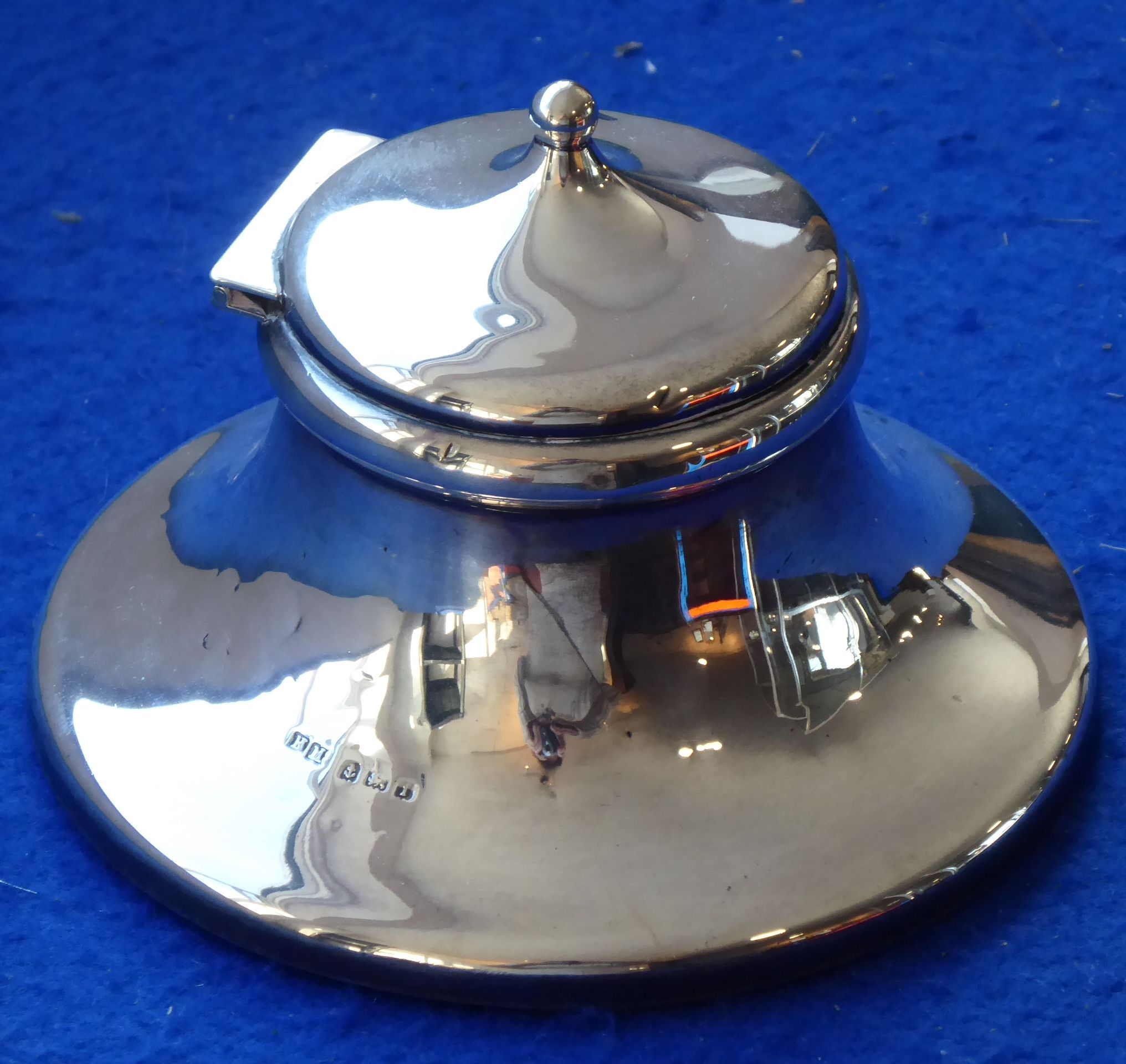 A hallmarked silver circular silver capstan inkwell; early 20th century,