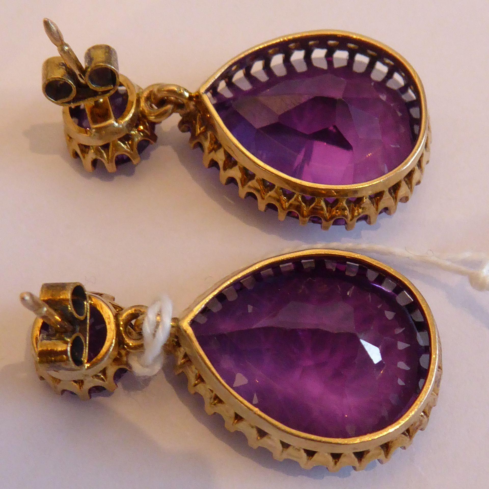 A pair of yellow metal drop earrings set with large pear-shaped hand-cut amethysts - Image 10 of 11