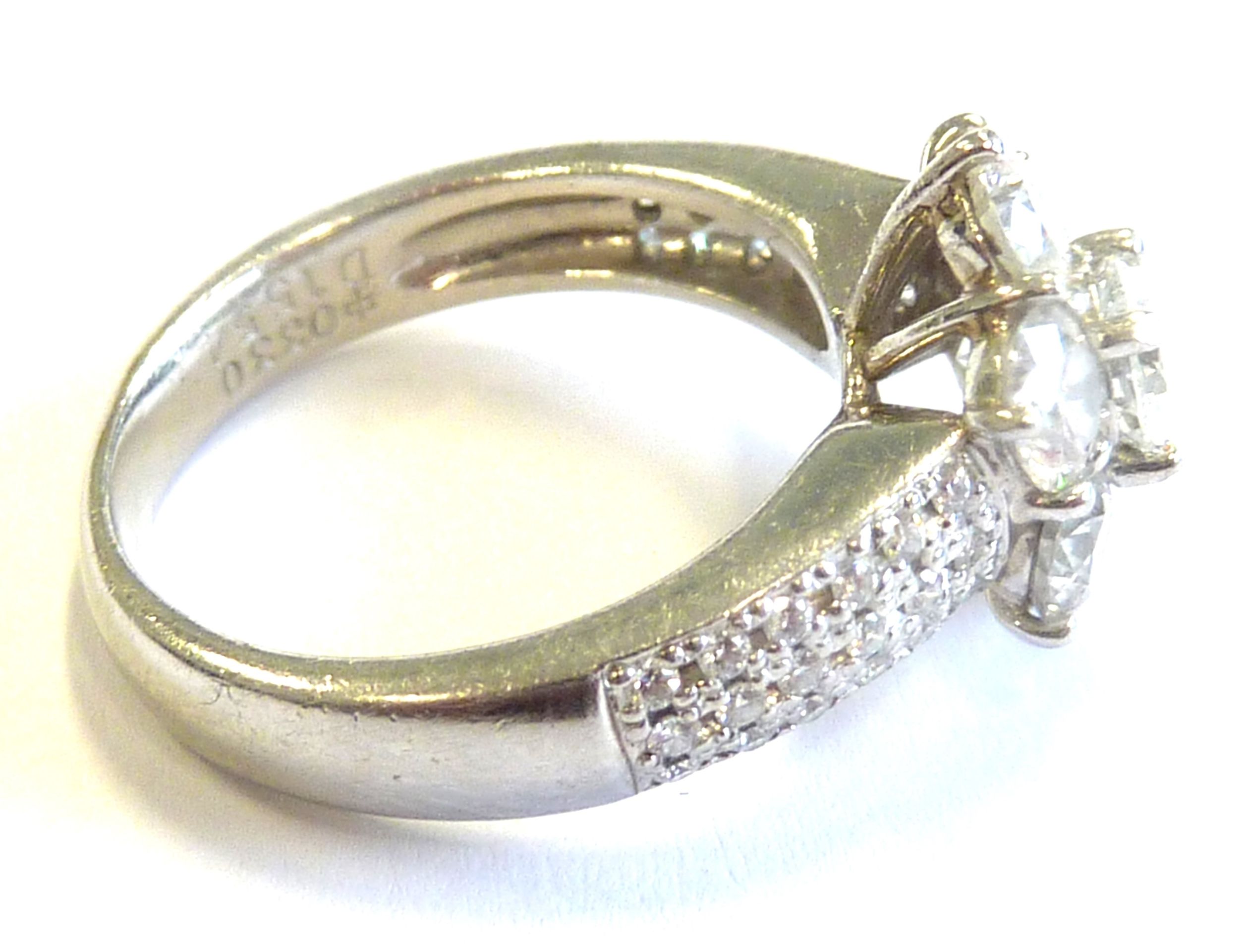 A superb platinum and diamond daisy cluster ring CONDITION REPORT: Although we are - Image 4 of 7