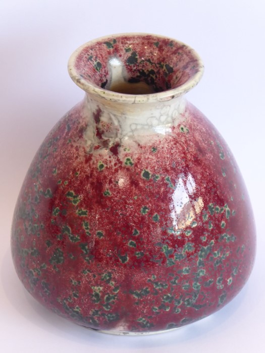A good Ruskin high-fired pottery vase with an attractive and red mottled overall glaze, impressed