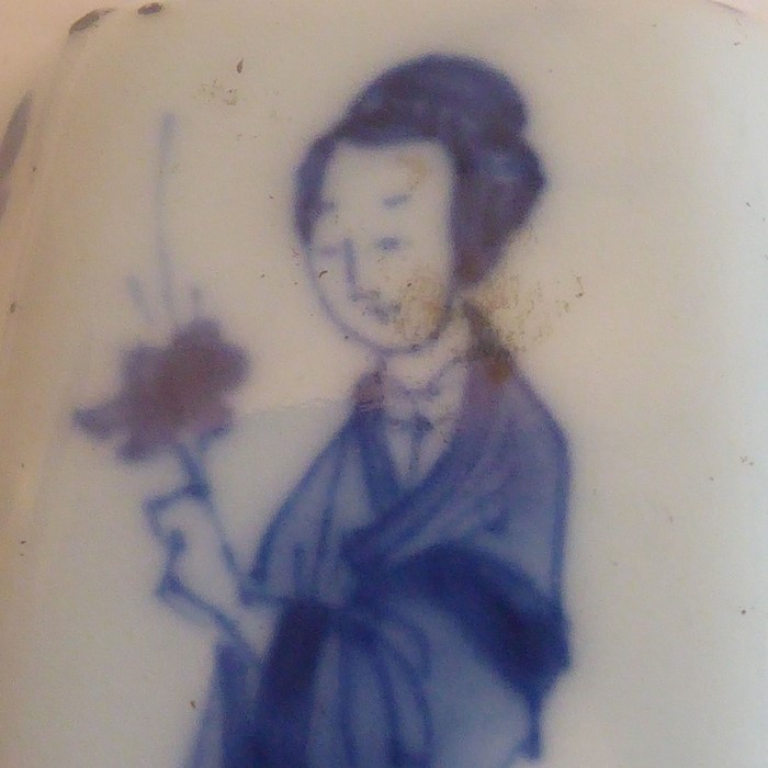 An attractive porcelain vase and cover, Kangxi (1662-1722), painted in underglaze blue on the tall - Image 13 of 15