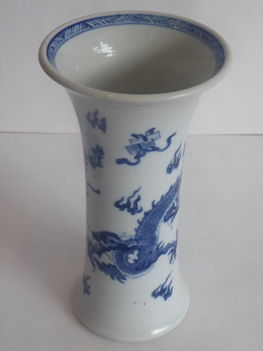 A blue and white trumpet vase in Kangxi style, 19th century, painted with a feng and dragon - Image 4 of 8