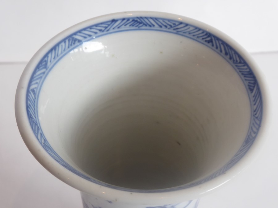 A blue and white trumpet vase in Kangxi style, 19th century, painted with a feng and dragon - Image 5 of 8