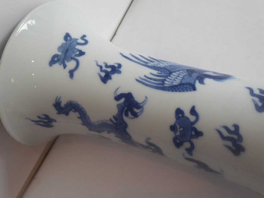 A blue and white trumpet vase in Kangxi style, 19th century, painted with a feng and dragon - Image 6 of 8