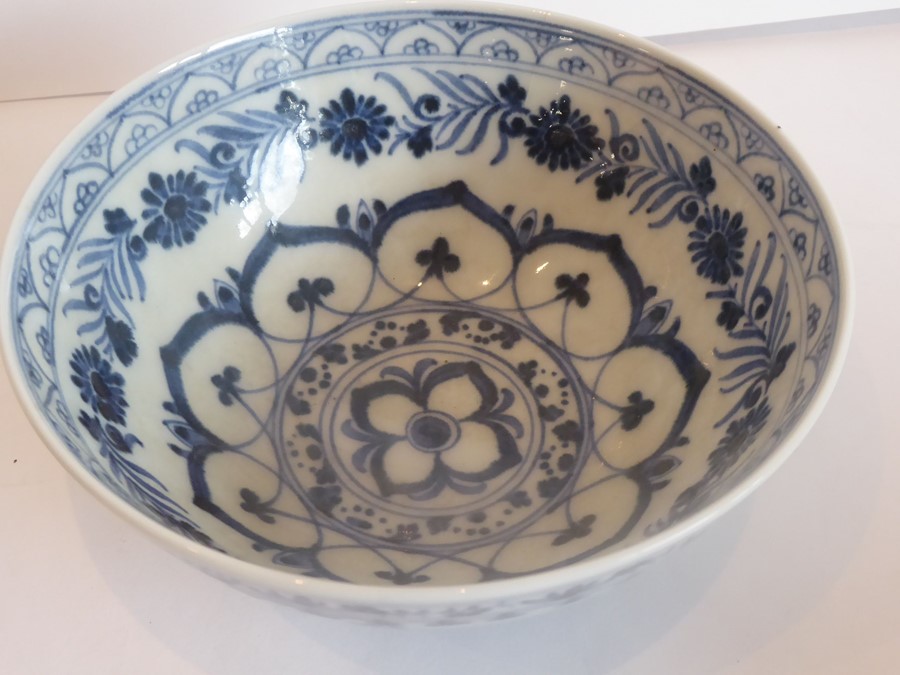 A blue and white bowl, 20th century, in late Ming style, painted with auspicious objects and borders - Image 8 of 20