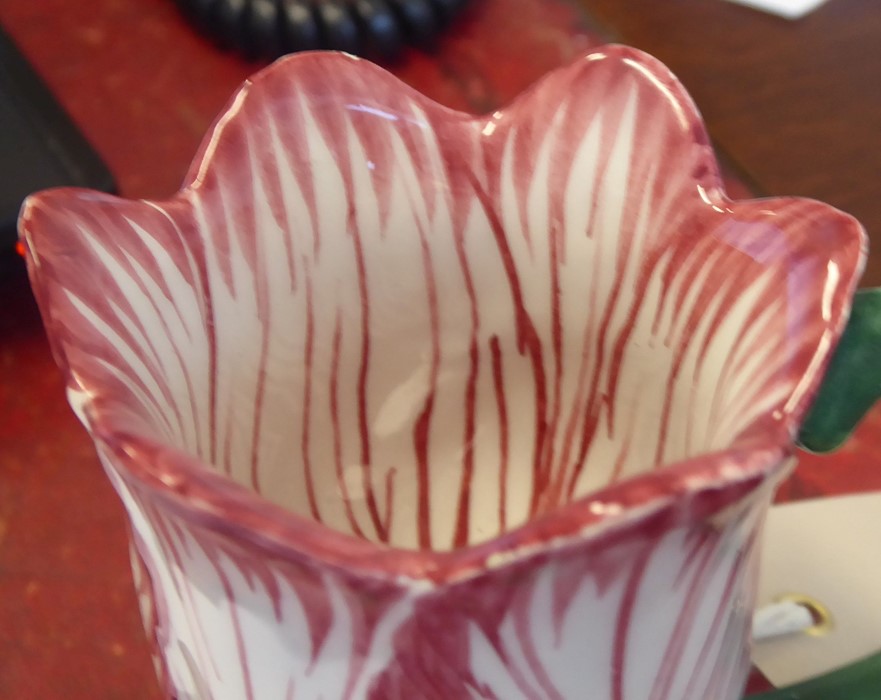 A circa 1830/40 English pottery tulip cup in the Spode style; in the form of a tulip with green - Image 3 of 4