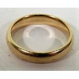 A marked 375 gold band ring, ring size O 1/2, weight 4.5g