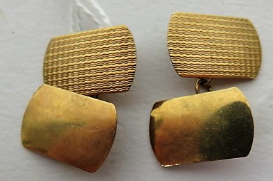 A pair of 9ct gold cufflinks with engine turned design, weight 3.4g