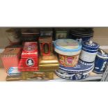 Quantity of advertising tins