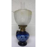 Victorian oil lamp, with a blue ceramic base and with floral decoration, with frosted shade and