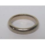 A marked 750 white gold band ring, ring size L, weight 7.2g