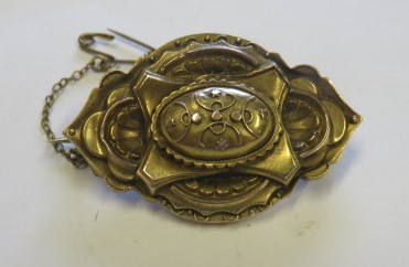 A 15ct gold brooch of ornate tiered design, with a photograph compartment to the rear, with faded