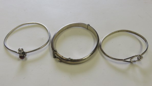 Three silver bangles, gross weight 31g
