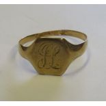 A marked 9ct gold signet ring with engraved initials to the panel, ring size Q, weight 2g