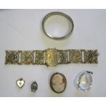 A collection of jewellery to include silver and rose gold, six items in total