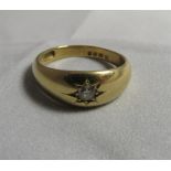 A marked 18ct gold solitaire diamond gypsy set ring. The round cut diamond measuring approx 2.3mm in