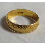 A marked 916 gold band ring with fancy pattern, faded hallmark, ring size N 1/2, weight 3.7g