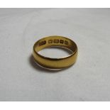 A 22 carat gold band ring, hallmarked for Birmingham, weight 2.5g, ring size L.