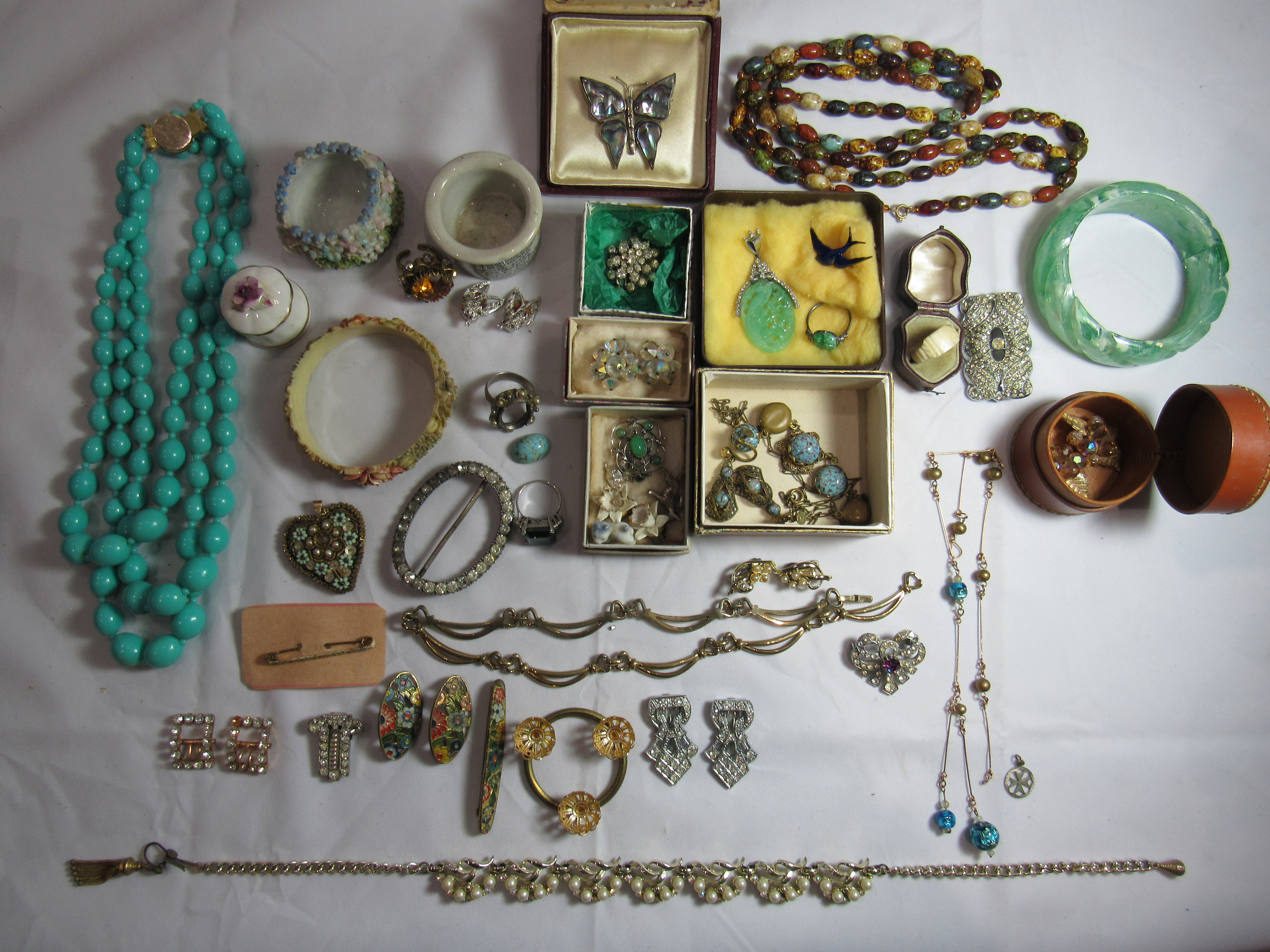 A good collection of vintage costume jewellery to include a blue enamelled swallow brooch, silver