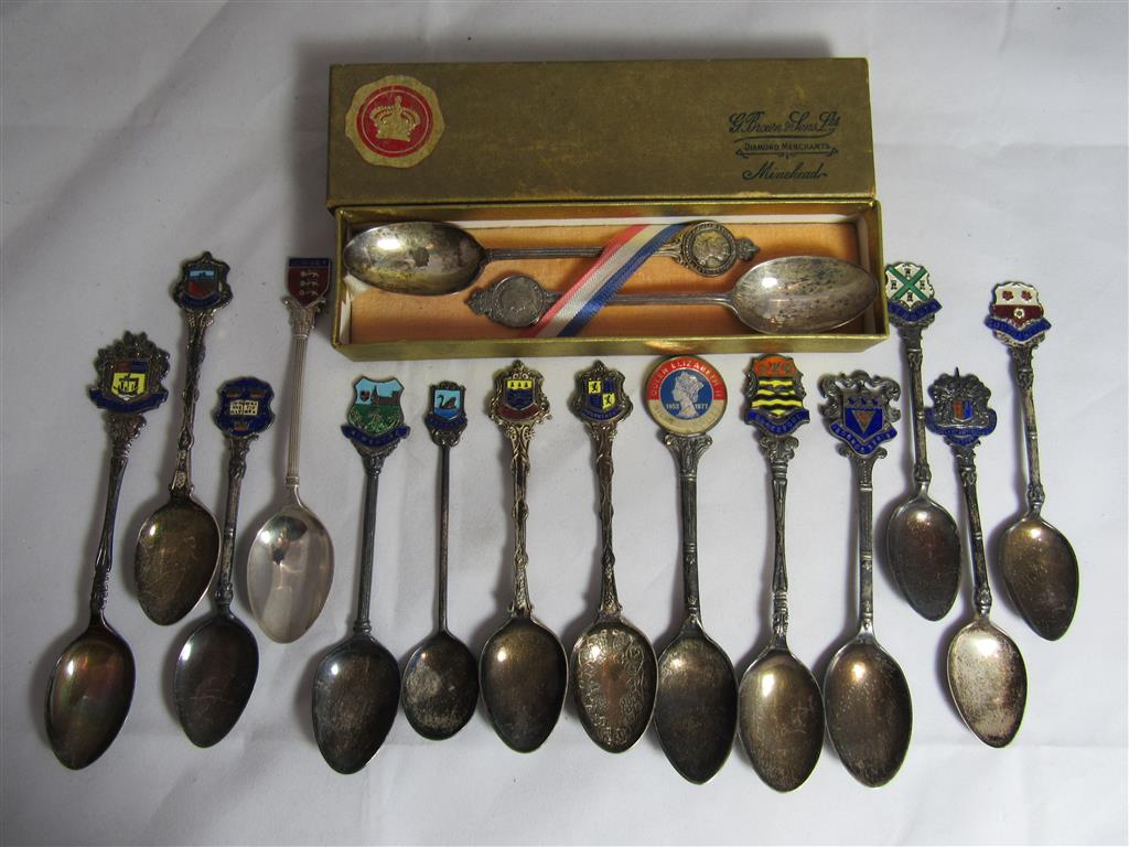 A collection of silver commemorative and souvenir spoons, weight 208g.