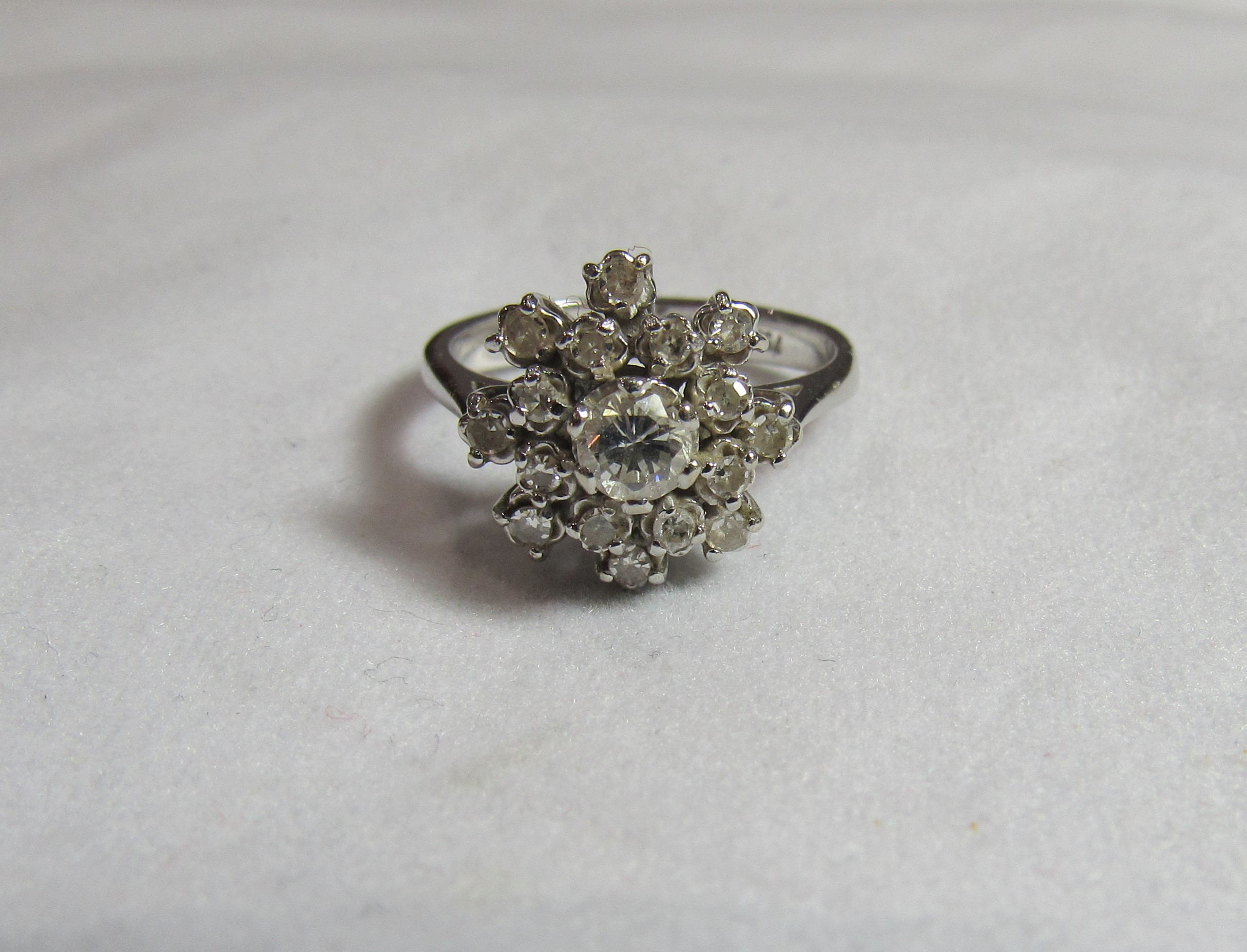 A marked 750 white gold diamond cluster ring with the cluster shaped as a tiered flower comprising - Image 3 of 3