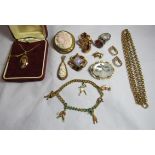 A collection of Victorian and later jewellery to include a large oval pink and white hardstone cameo