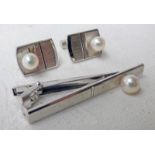 PAIR OF CULTURED PEARL SET CUFF LINKS AND CULTURED PEARL TIE BAR MARKED SILVER