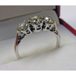 18CT WHITE GOLD 3-STONE DIAMOND SET RING, THE BRILLIANT-CUT DIAMONDS OF APPROX. 1.