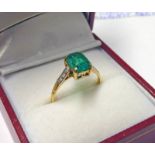 EMERALD & DIAMOND RING,