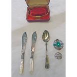 ACCURIST WRIST WATCH, GREEN STONE SET BROOCH MARKED J C 925 SILVER BROOCH, MOTHER OF PEARL CUTLERY,