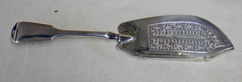 SILVER FISH SLICE, LONDON 1826 4.