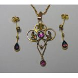 PAIR OF EARLY 20TH CENTURY GOLD PEARL AND GARNET SET EAR DROPS AND SCROLL WORK PENDANT MARKED 9CT
