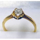 18CT GOLD DIAMOND SET SOLITAIRE RING Condition Report: Weight: 2.