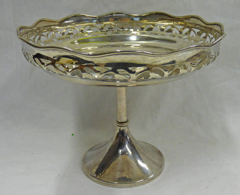 SILVER COMPORT WITH PIERCED DECORATION SHEFFIELD 1919 Condition Report: Marks clear,