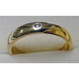 18CT GOLD DIAMOND SET RING - 4.